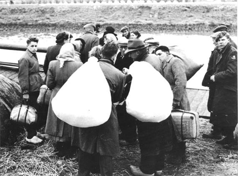 Evacuees uit Middelharnis (bron: www.onwijsnat53.nl)