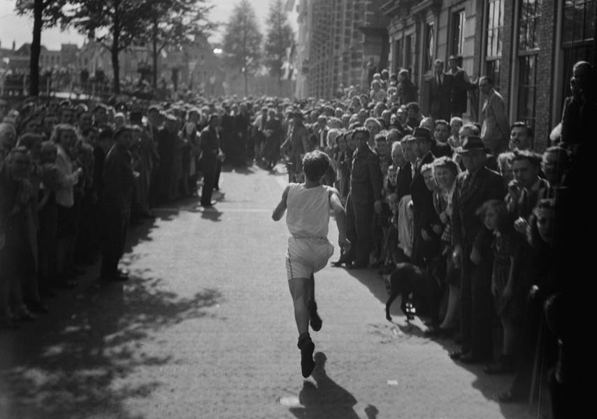 hardlopen op het Rapenburg, Leiden
