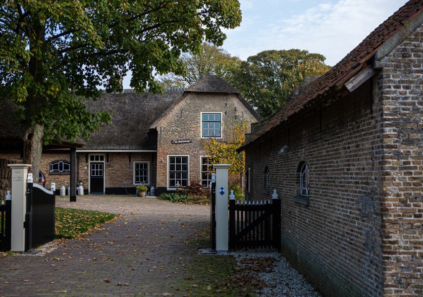Hoeve (17e-18e eeuw) op ongeveer t-vormige plattegrond, Schipluiden (Foto: Floris Scheplitz / Erfgoedhuis Zuid-Holland)