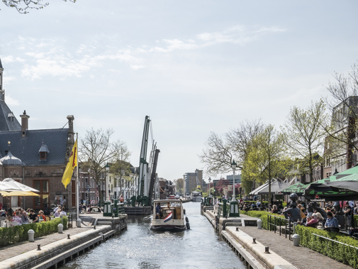 De Sluis Leidschendam met pleziervaart en gezelligheid, op naar het toeristisch vaarseizoen. (Foto:Michel Groen / Charles Groeneveld)