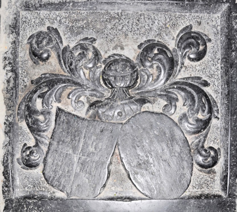 Zerk met afgehakte familiewapens in de Grote Kerk van Den Haag. Foto: M. Hulsman