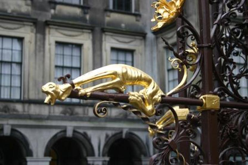 Detail  van de fontein op het Binnenhof. Foto: Cqui CC BY SA 3.0