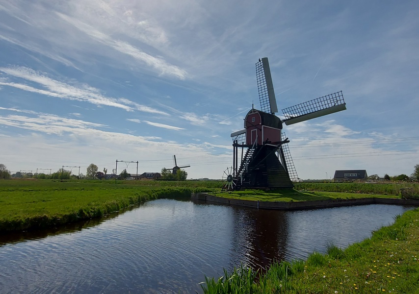 Foto van de Lageveensemolen aan de buitenkant