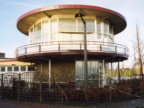 De Rotonde, de ontvangstruimte van De Vries Robbé, stond aan de Arkelsedijk maar is verplaatst en behouden. (Foto Regionaal Archief)