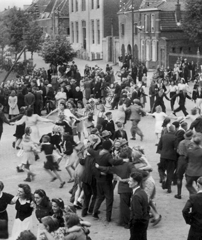 Bevrijding Hellevoetsluis 1945 (Streekarchief Voorne-Putten)
