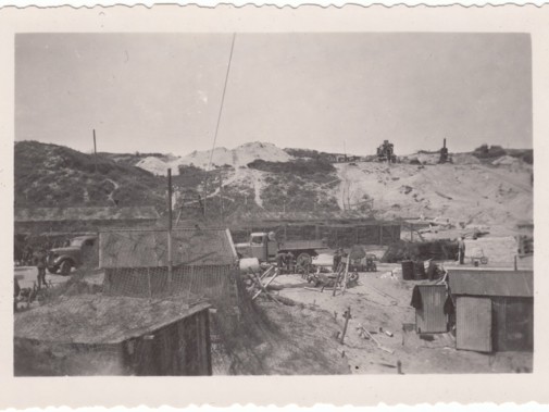 Aanleg van bunkers in de duinen van Zuid-Holland