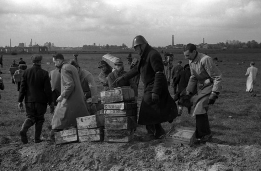 Het distribueren van voorraden op vliegveld Ypenburg