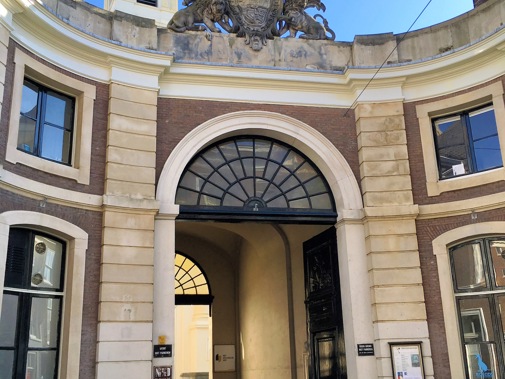 Poortgebouw Spaanse Hof, 2018 (Wikimedia Commons)
