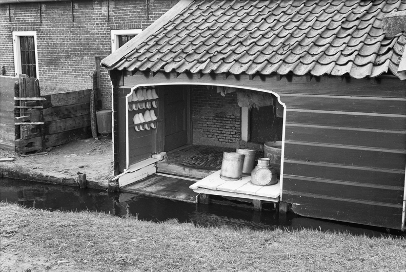 Boenhok bij boerderij in Zoeterwoude (Foto: S.J. Bouma, Rijksdienst voor Cultureel Erfgoed / CC 3.0)