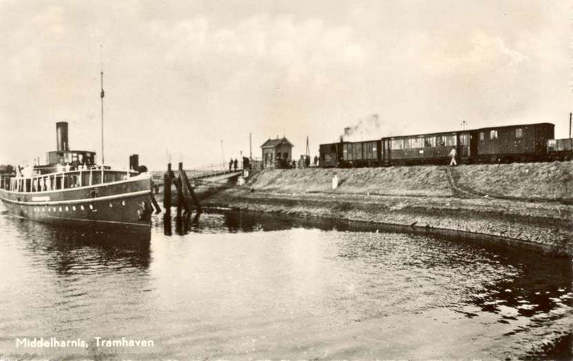 Rijkstramhaven in Middelharnis (Collectie RTM Museum)