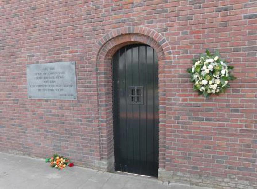 Het Poortje in de buitenmuur van de gevangenis (Foto: Stichting Oranjehotel)      