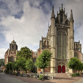 Hooglandse Kerk in Leiden aan de buitenkant