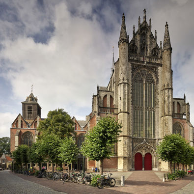 Hooglandse Kerk in Leiden aan de buitenkant