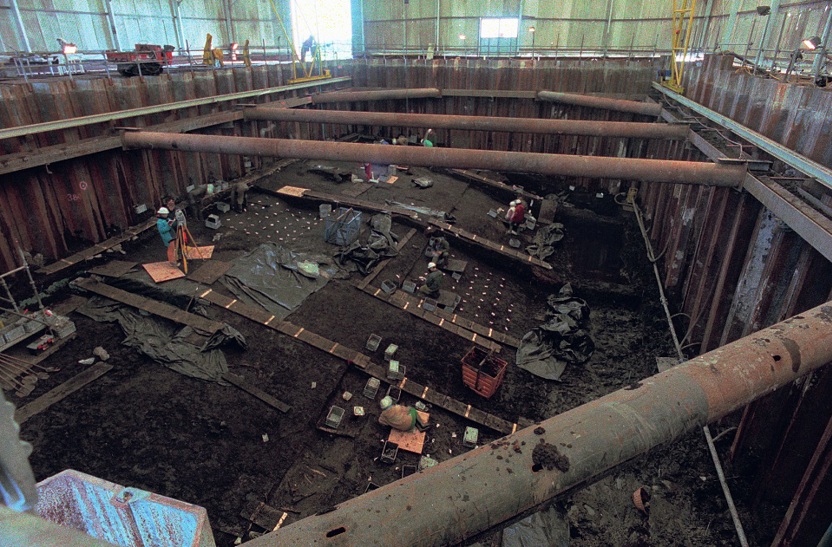Laag voor laag graven archeologen de flank van de donk 