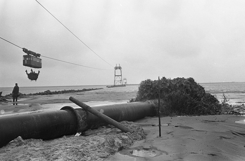 Bouw van de Grevelingendam (Collectie Nationaal Archief)