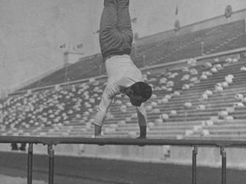 Alfred Flatow in actie tijdens de Spelen van 1896