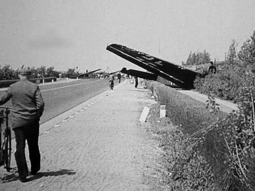 Neergestort Duits vliegtuig, op 10 mei 1940.