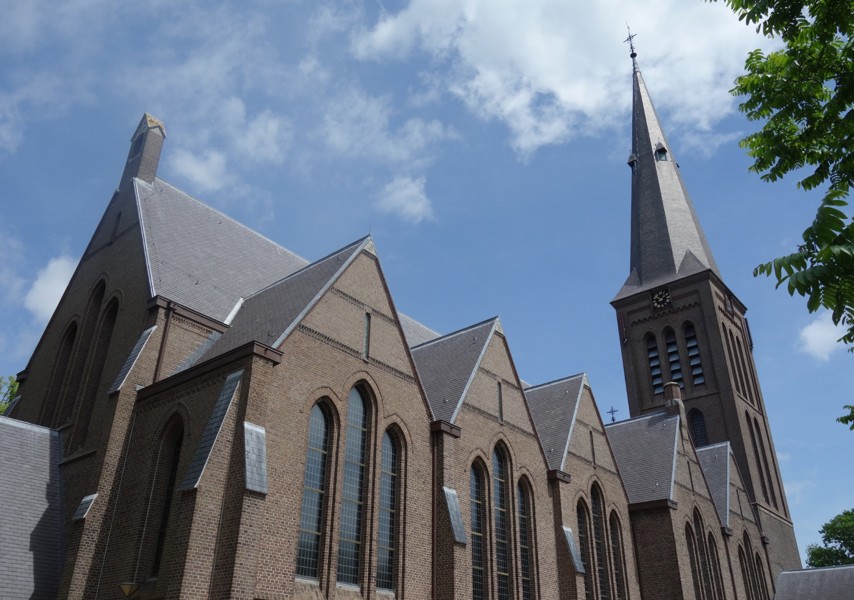 Sint-Willibrorduskerk in Oegstgeest. Foto: Vysotsky (Wikimedia)
