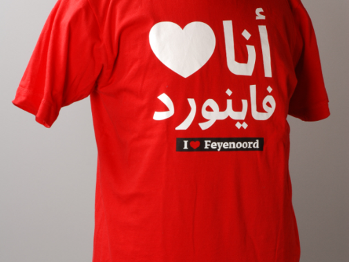 Rood t-shirt, met opdruk in witte letters "I love Feyenoord"