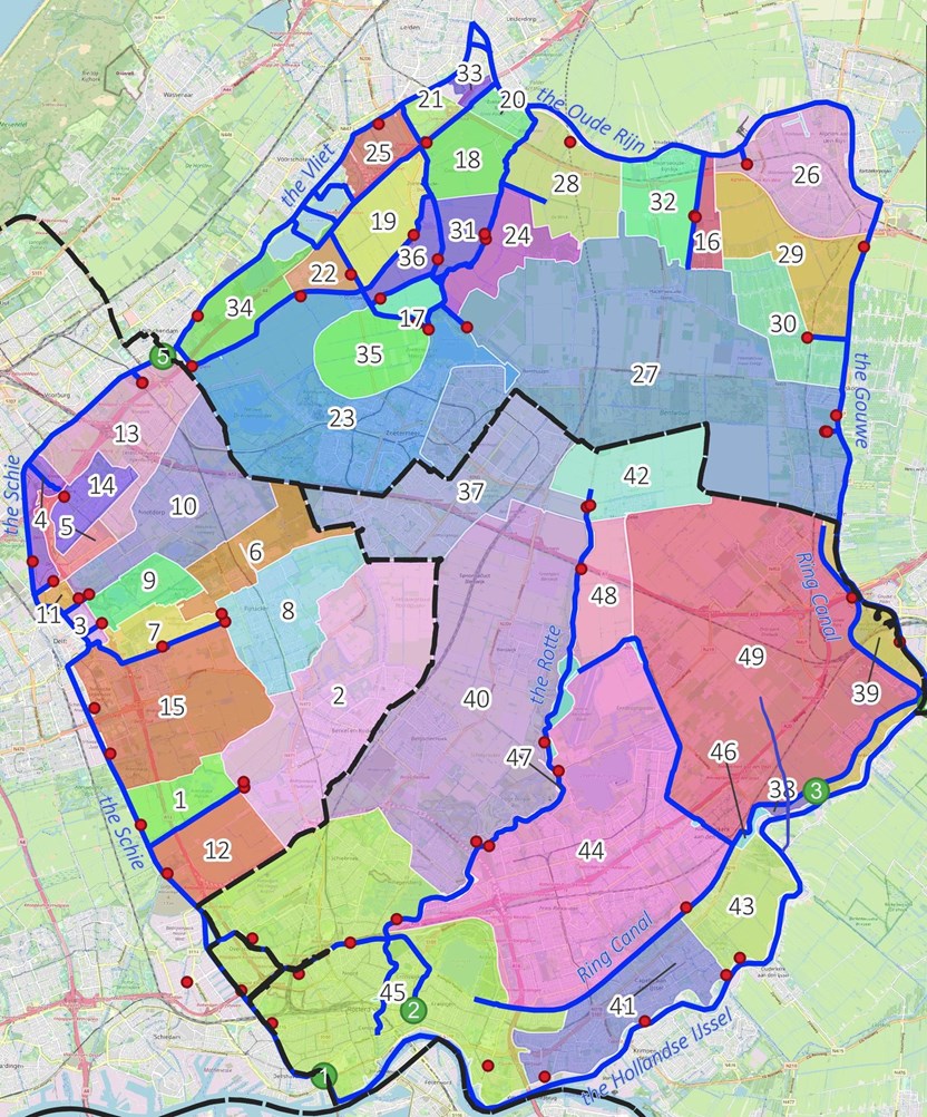 Afb. 3: De polders tussen Leiden, Den Haag, Rotterdam en Gouda. De rode stippen zijn poldergemalen, de groene stippen boezemgemalen. (MSc thesis Coen Kramer)
